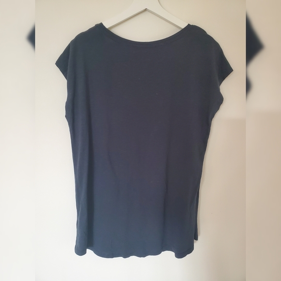 🆕️ w/ tags Maurices "Drinks well with others" Tee - Picture 2 of 3